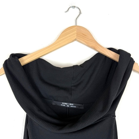 Silence + Noise Jayde Off-The-Shoulder Maxi Dress - Picture 10 of 11